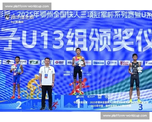 惊爆!冠军杯赛场,选手操作堪比神级,引爆全网! 惊爆!冠军杯赛场,选手操作堪比神级,引爆全网!
